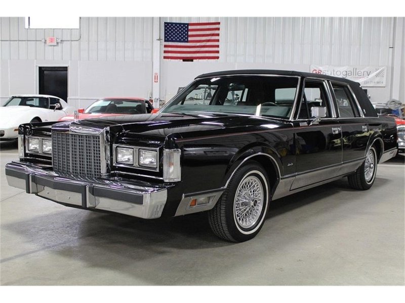 Lincoln Town car 1985