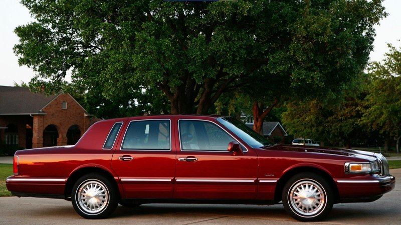 Линкольн Town car