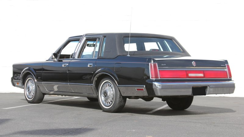 Lincoln Town car 1985