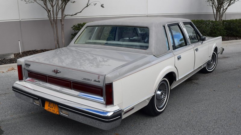 Lincoln Town car 1982
