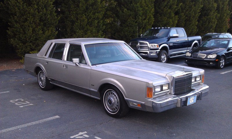 Lincoln Town car 1985