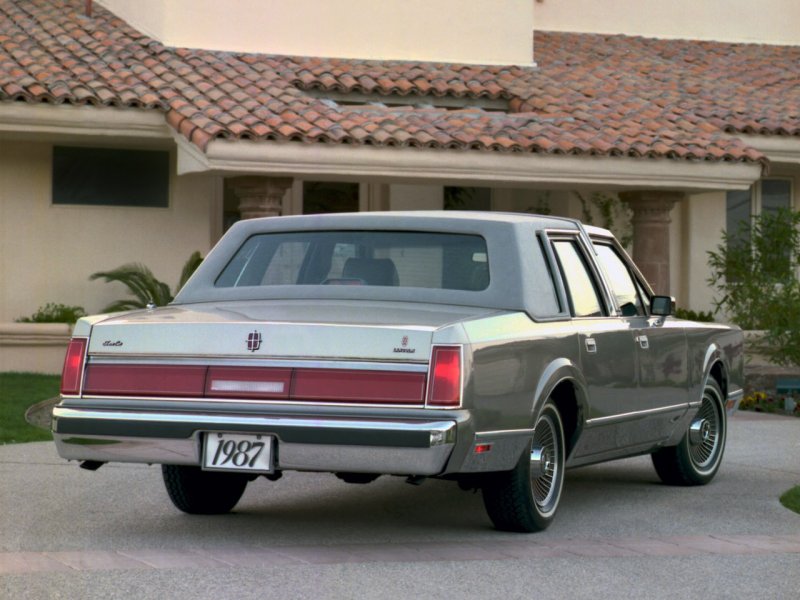 Lincoln Town car 1985 года