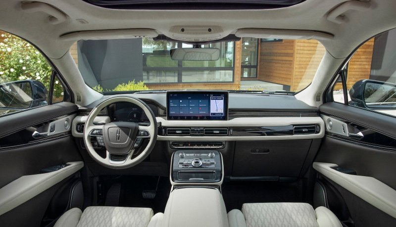 Lincoln Nautilus 2021 Interior