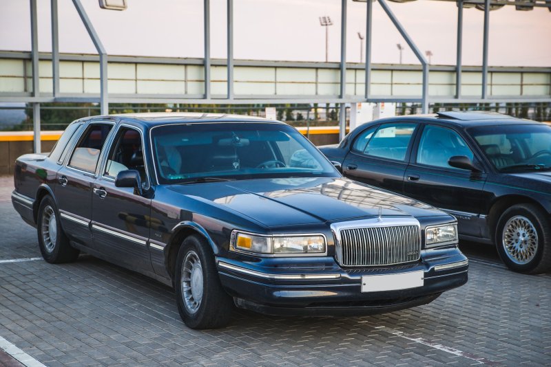 Lincoln Town car 2 поколения