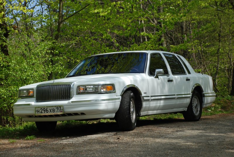 Lincoln Town car 2