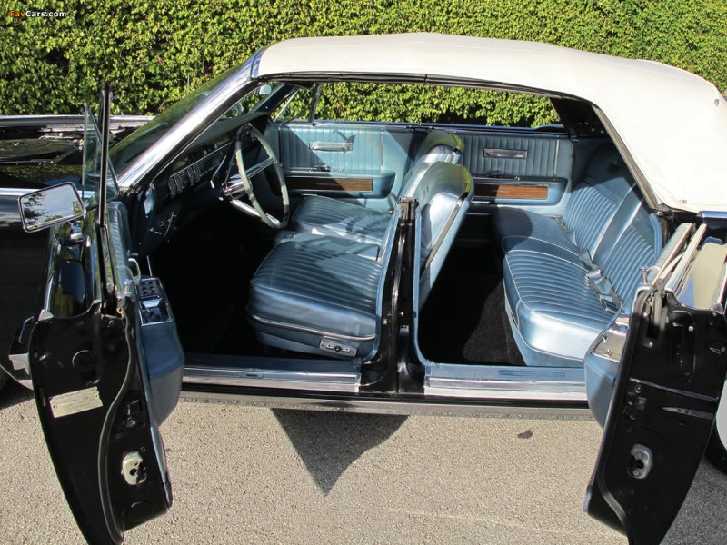 Lincoln Continental 1965 года