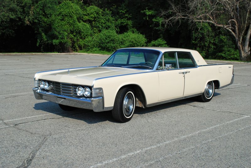 Lincoln Continental 1965 седан