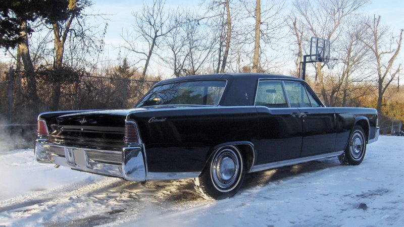 Lincoln Continental sedan 1965
