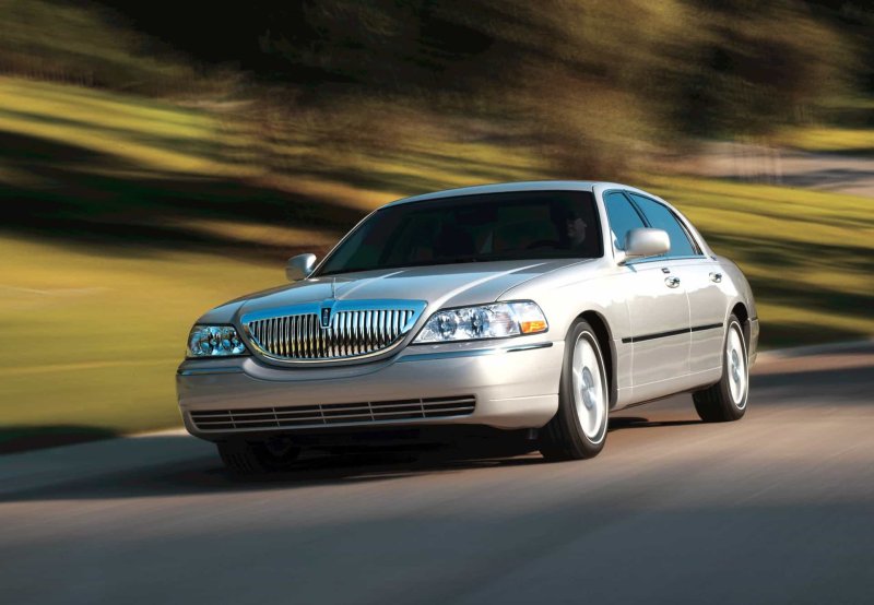 Машина Lincoln Town car