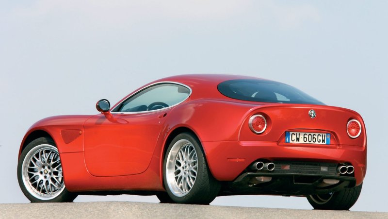 Машина Alfa Romeo 8c Competizione