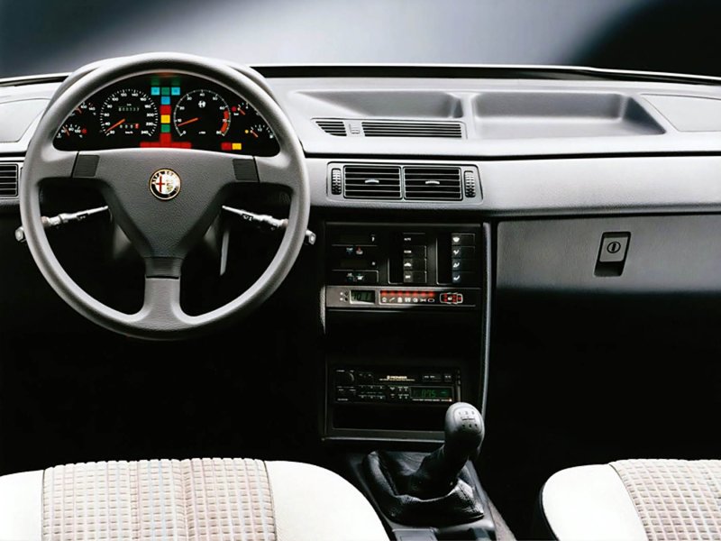 Alfa Romeo 155 Interior