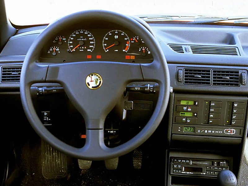 Alfa Romeo 155 Interior