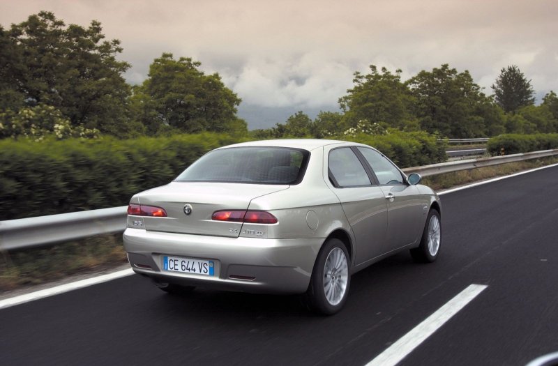 Alfa Romeo 156 седан