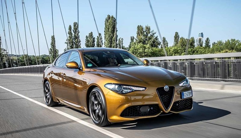 Alfa Romeo Giulia Золотая