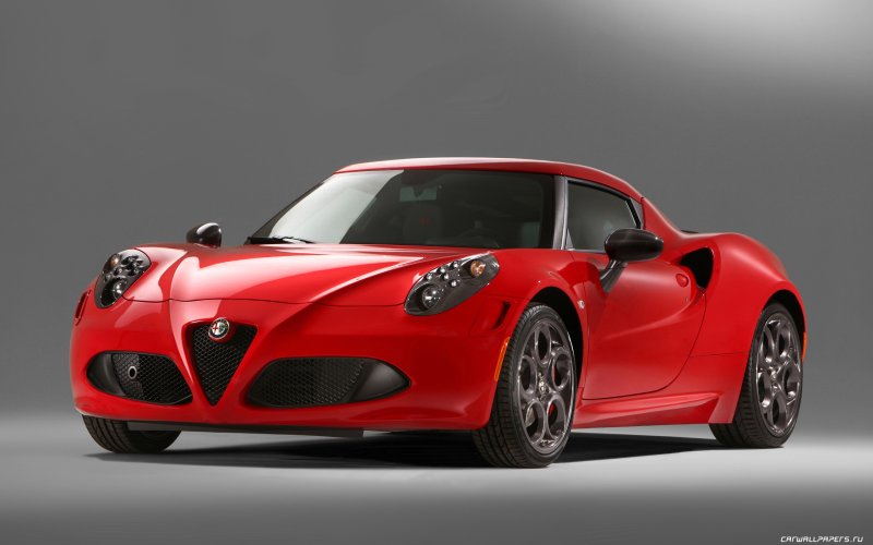 Alfa Romeo 4c красная