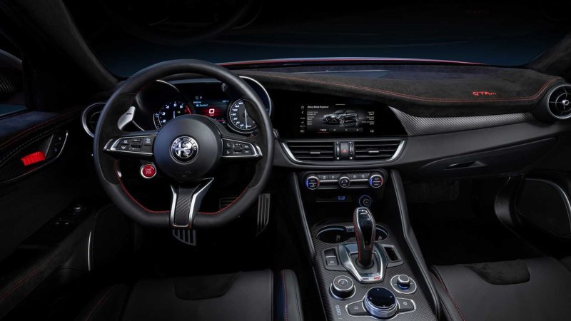 Alfa Romeo Giulia 2021 Interior