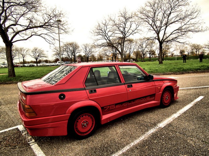 Alfa Romeo 75