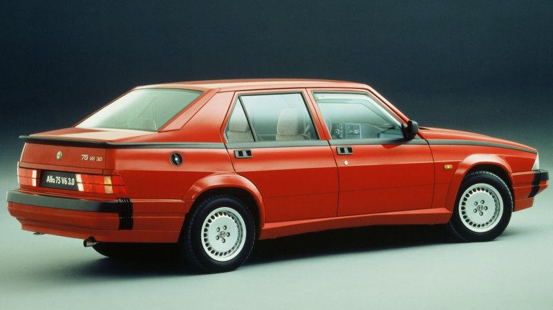 Alfa Romeo 75 Milano