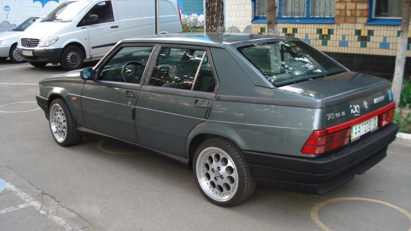 Alfa Romeo 75 1.6