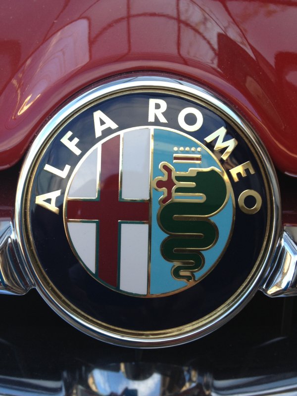 Alfa Romeo Giulia значок