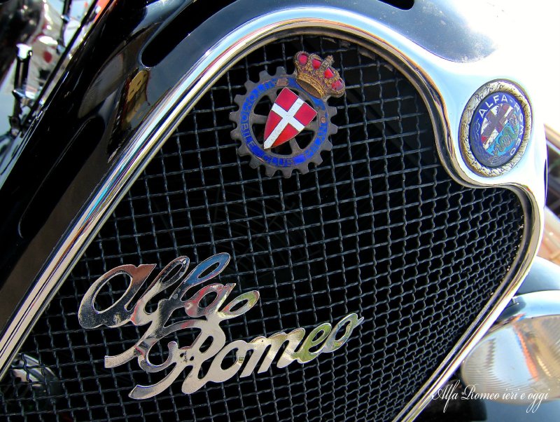 Alfa Romeo Automobiles логотип