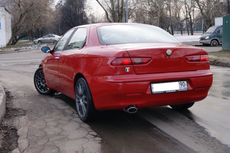 Alfa Romeo 156 красный