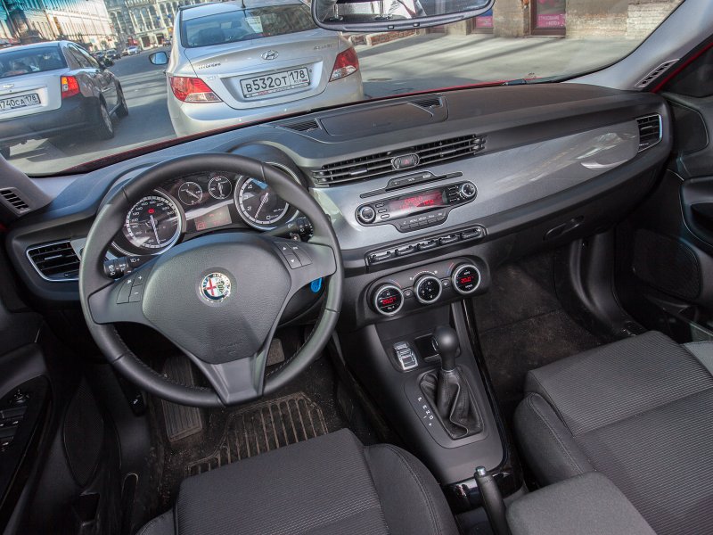 Alfa Romeo Giulietta 2010 салон