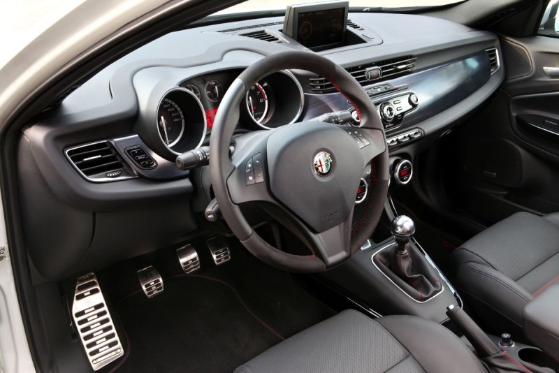 Alfa Romeo Giulietta 2010 салон