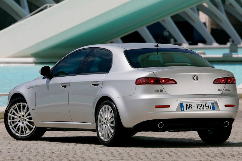 Alfa Romeo 159 2.2 сзади