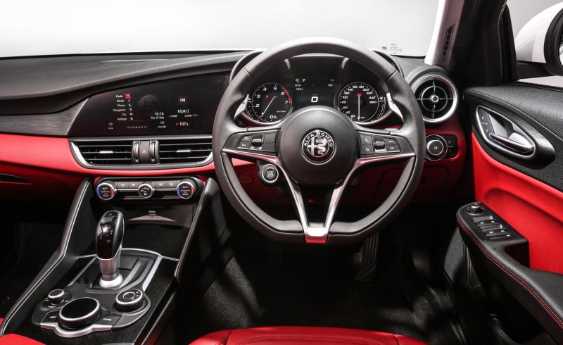 Alfa Romeo Giulia t.i. super Interior