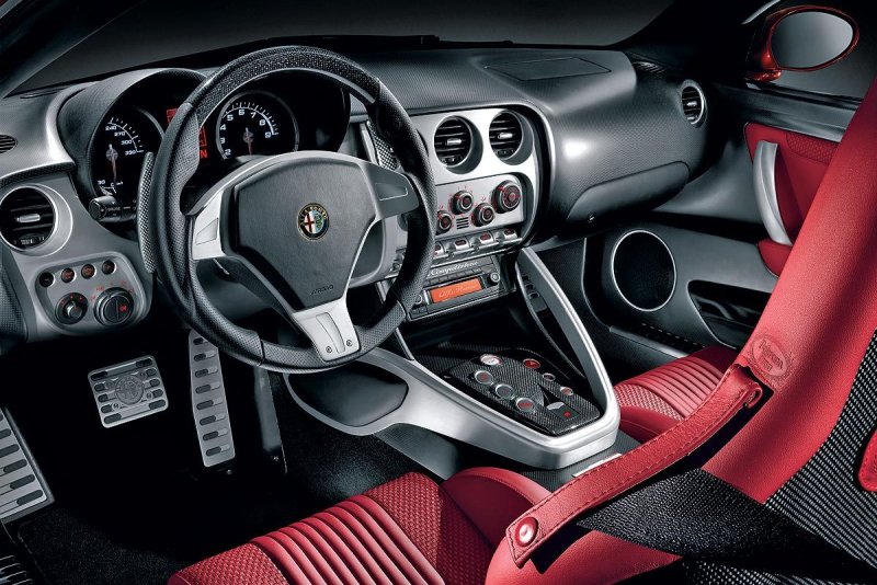 Alfa Romeo 8c салон