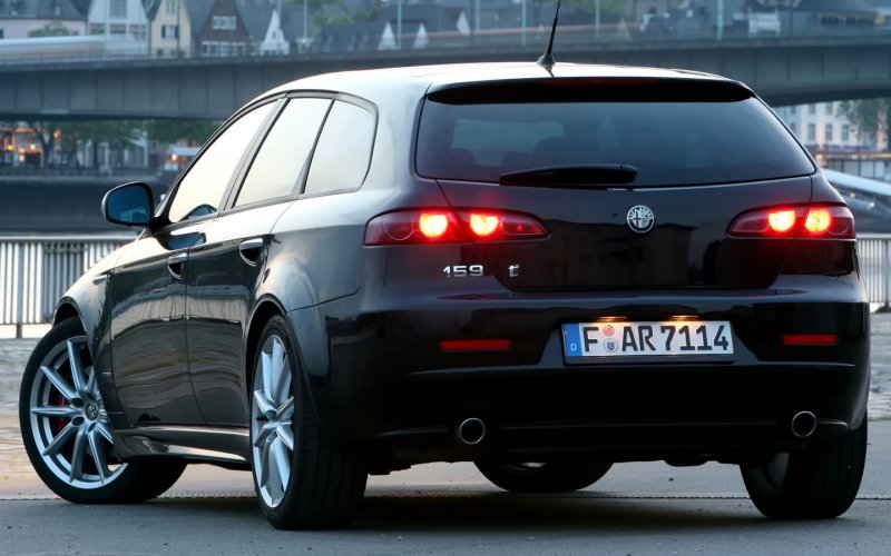 Alfa Romeo 159 Sportwagon черный