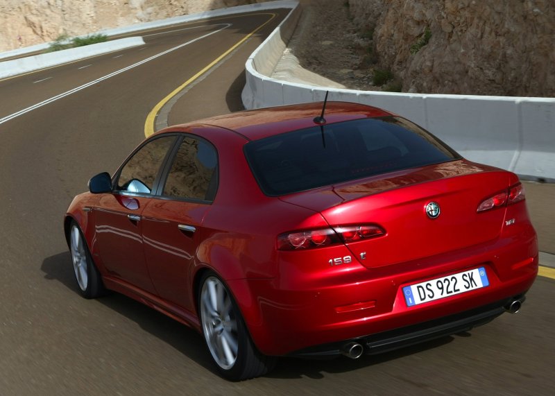 Alfa Romeo седан