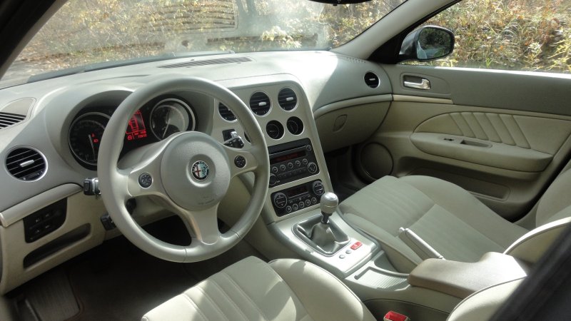 Alfa Romeo 159 2011 салон