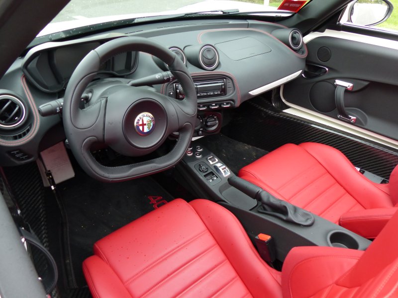 Alfa Romeo 4c Spider салон