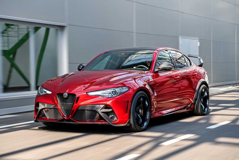 Alfa Romeo Giulia Квадрифолио