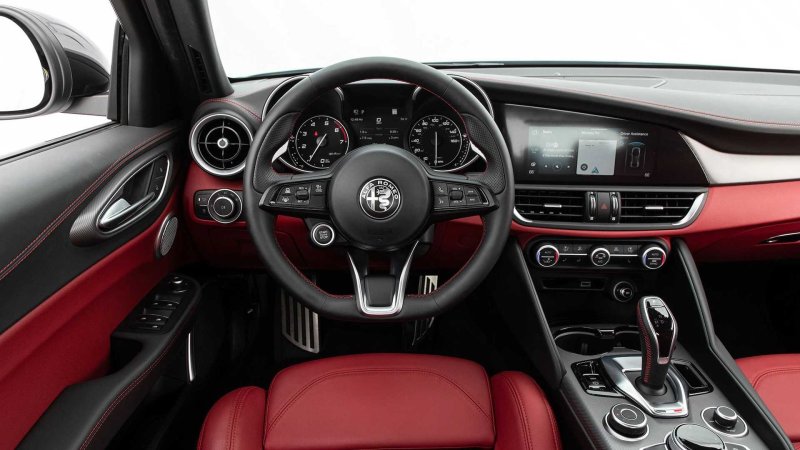 Alfa Romeo Giulia 2021 Interior