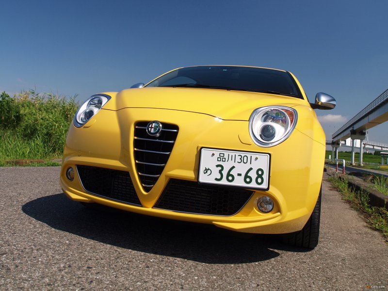 Alfa Romeo жёлтый Mito lmola