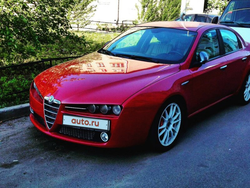 Alfa Romeo 159 Red