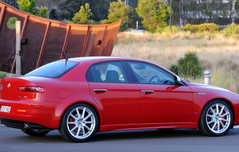 Alfa Romeo 159 Red