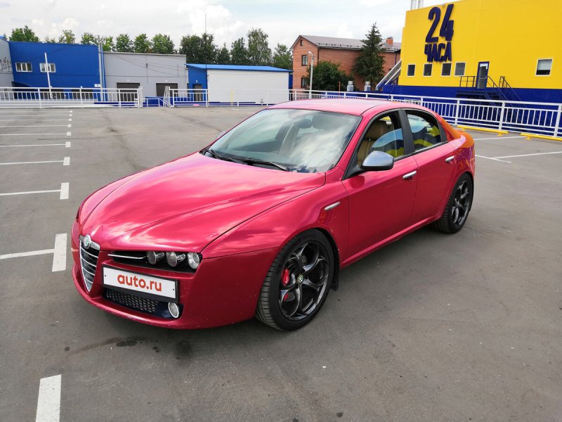 Alfa Romeo 159 красная