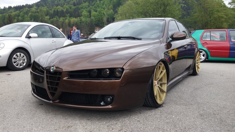Alfa Romeo 159 stance