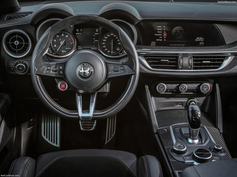 Alfa Romeo Stelvio Quadrifoglio Interior