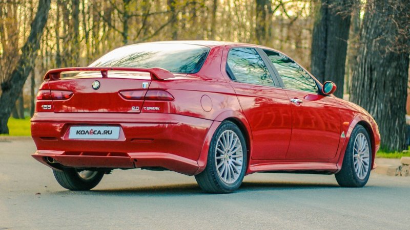 Alfa Romeo 156 красный