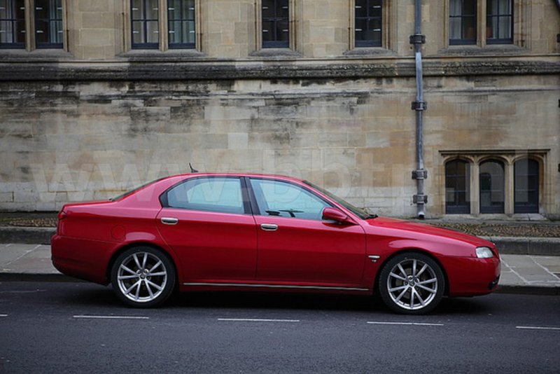 Alfa Romeo 166 красный