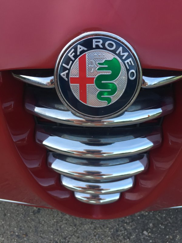 Alfa Romeo эмблема