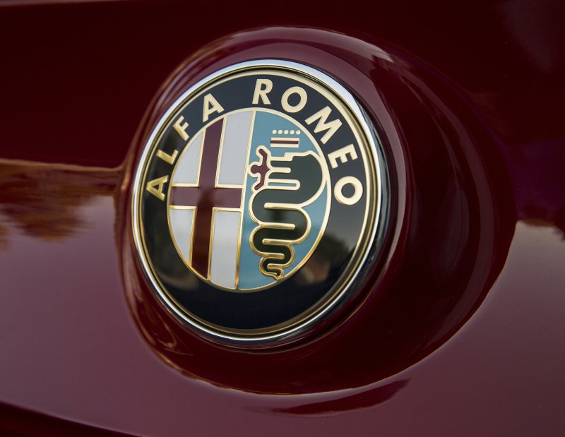 Alfa Romeo эмблема