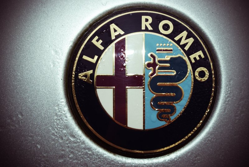 Логотип автомобильной компании Альфа Ромео