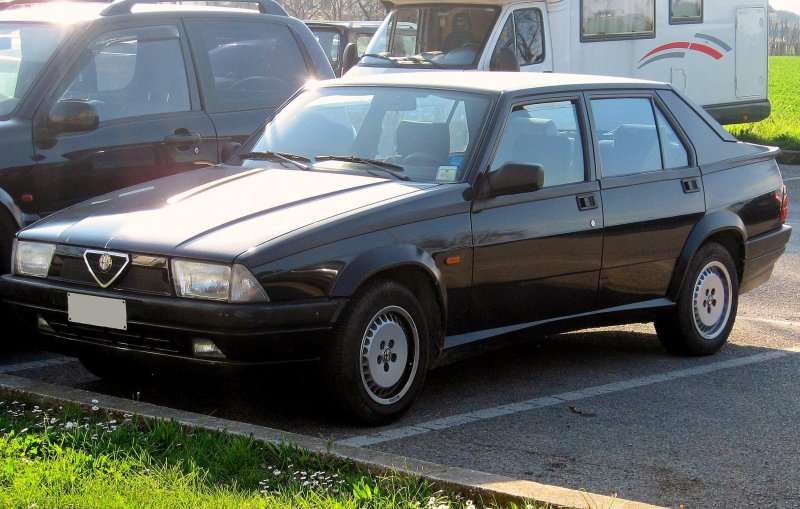 Alfa Romeo 75 carabinieri Twin Spark