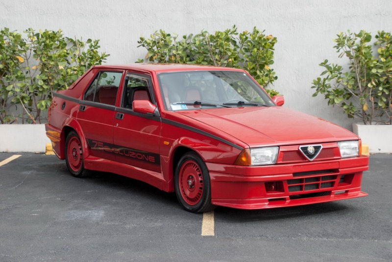 Alfa Romeo 75 Milano